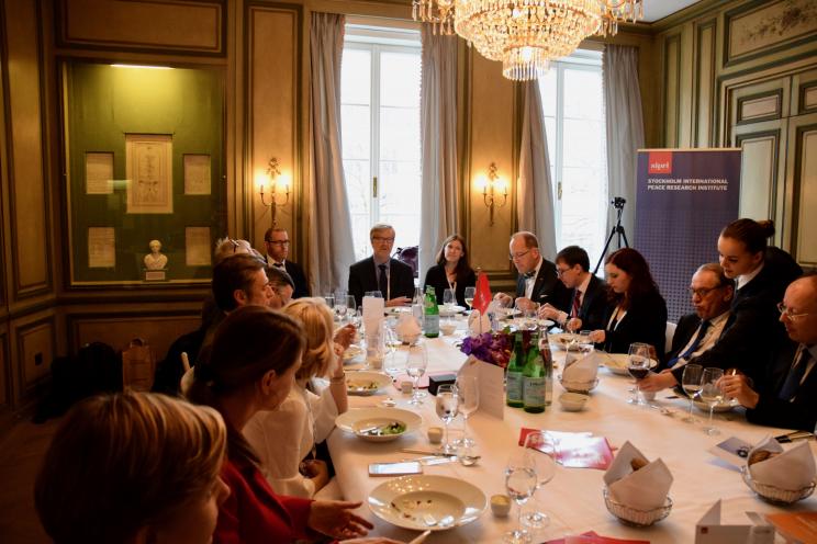 Dan Smith opens the SIPRI roundtable discussion on emerging technologies and arms control