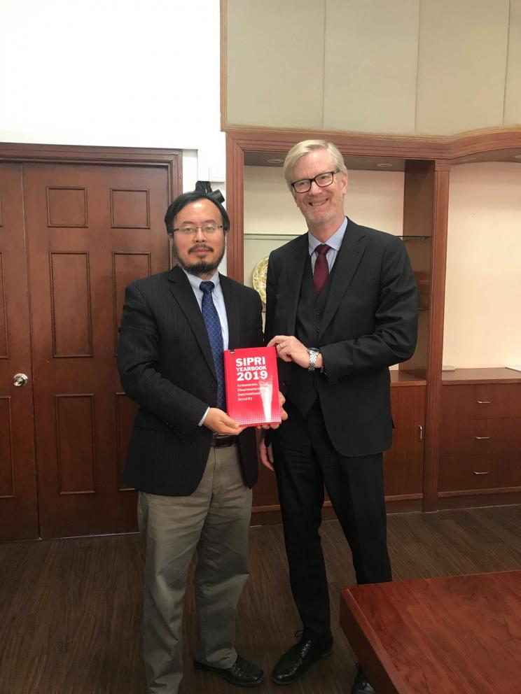 SIPRI Director Dan Smith and Dr. SONG Guoyou, Deputy Director for American Studies at Fudan University
