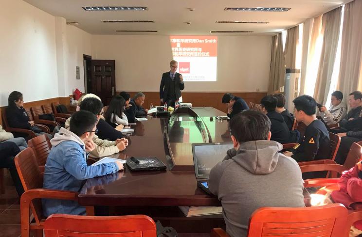 SIPRI Director Dan Smith delivering a lecture to students at a lecture at Zhejiang University
