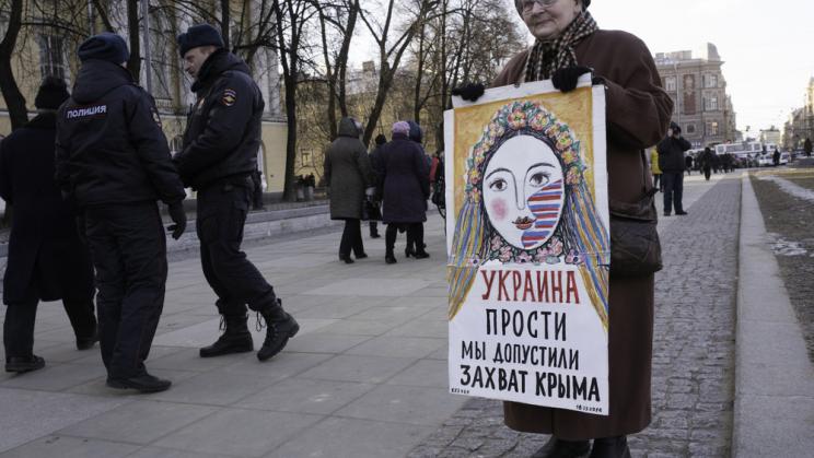 Russian woman in Saint Petersburg holds a sign apologising for the Crimean annexation, March 2016. Photo: Akimov Igor / Shutterstock